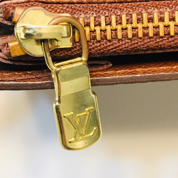 🔥LOUIS VUITTON Vintage Monogram Sarah Wallet🔥 - Picture 13 of 16